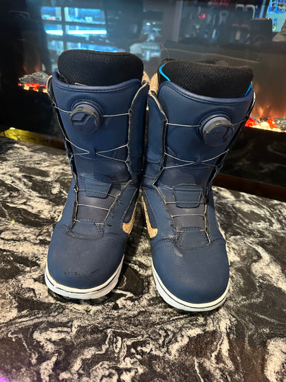 Used Vans Aura Snowboard Boots men’s 9