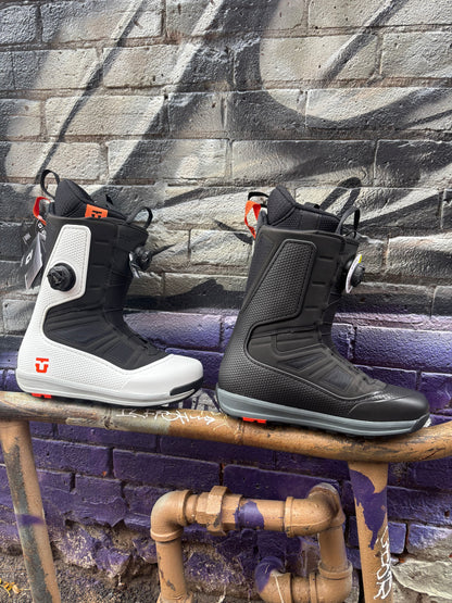 9.5 BLACK AND WHITE COMBO PAIR -Union- Reset Pro Snowboard Boots