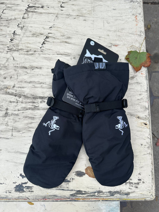 Salmon Arms - Overmitt, Armsteryxx