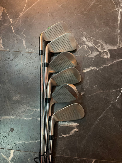 USED Wilson Deep Red Tour Iron Set 6pcs (6,7,8,9,P,S)RH