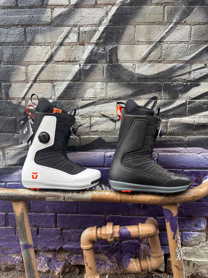 9.5 BLACK AND WHITE COMBO PAIR -Union- Reset Pro Snowboard Boots