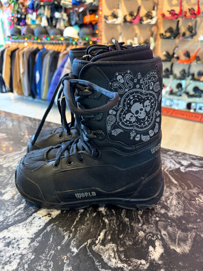 Used World Industries Boots size 4