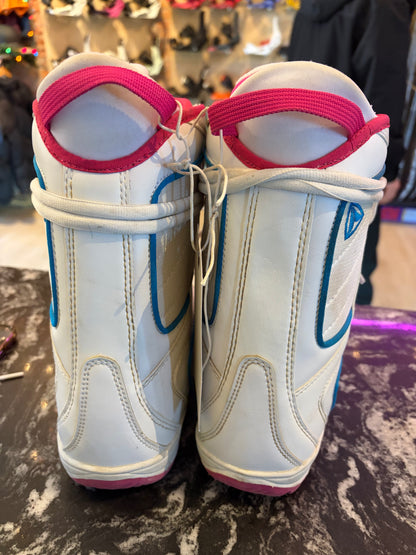 USED Firefly Snowboard boots size-Junior 5